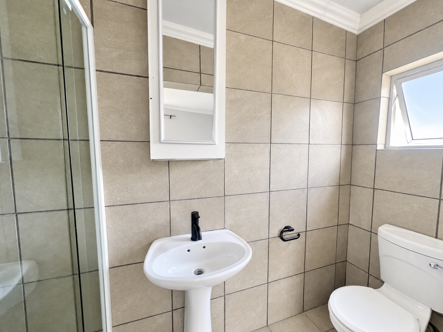 To Let 2 Bedroom Property for Rent in Long Acres Country Estate Western Cape